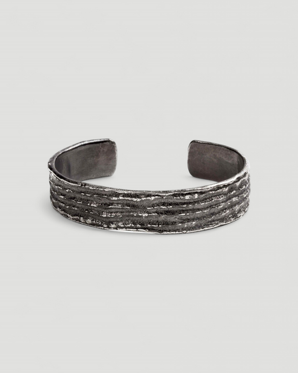Armreif aus 925 Silber mit "Tarmac" Struktur