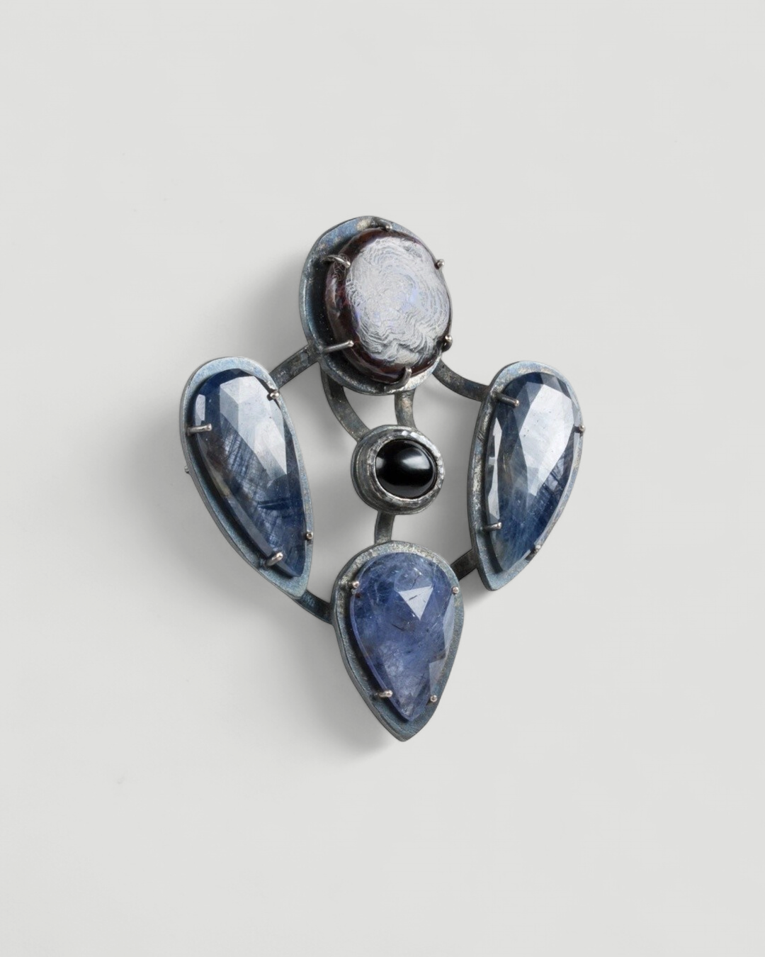 Tansanit Onyx Boulderopal Saphir Brosche - Goldschmiede Krack