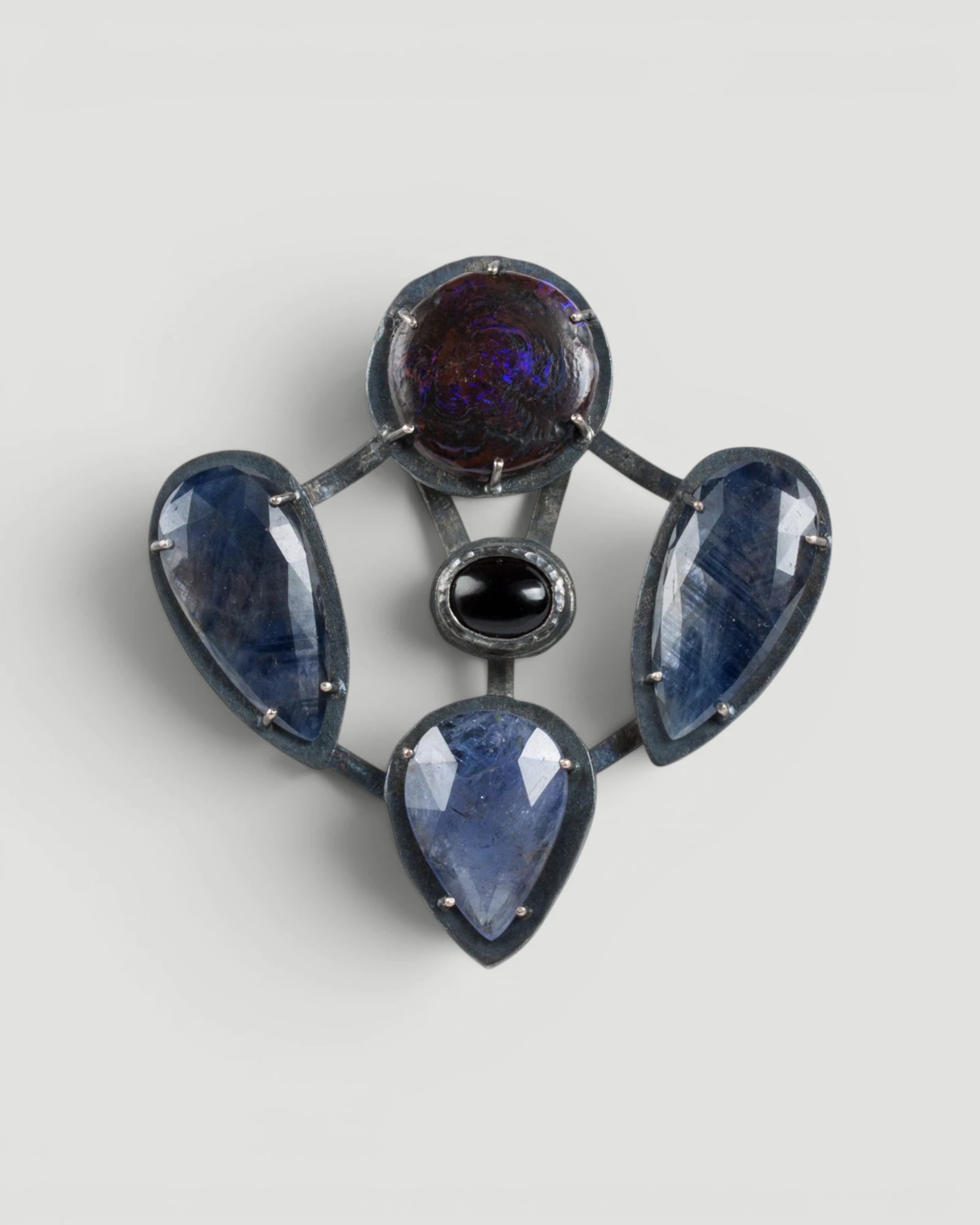 Tansanit Onyx Boulderopal Saphir Brosche