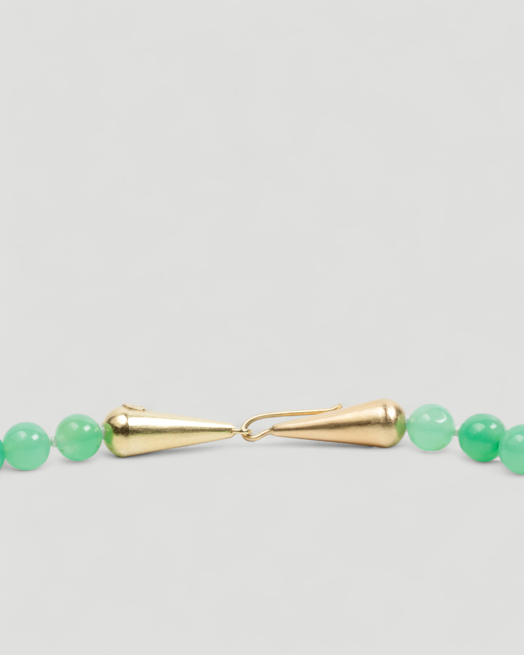 Aufwändige grüne Chrysopraskette mit 750 Goldelementen und Verschluss - Goldschmiede Krack
