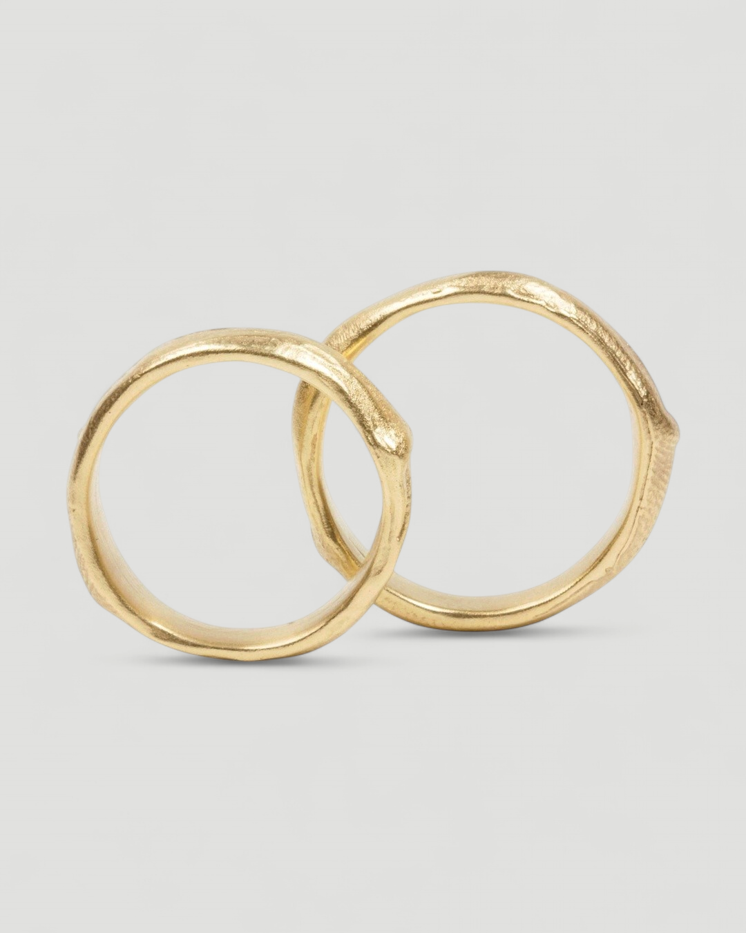 Organische 750 Gold Trauringe - Goldschmiede Krack