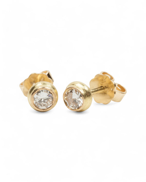 750 Goldohrstecker mit weißen Brillanten (0.64 ct) & GIA-Zertifikate - Goldschmiede Krack - Trauringe & Unikatschmuck aus Deidesheim