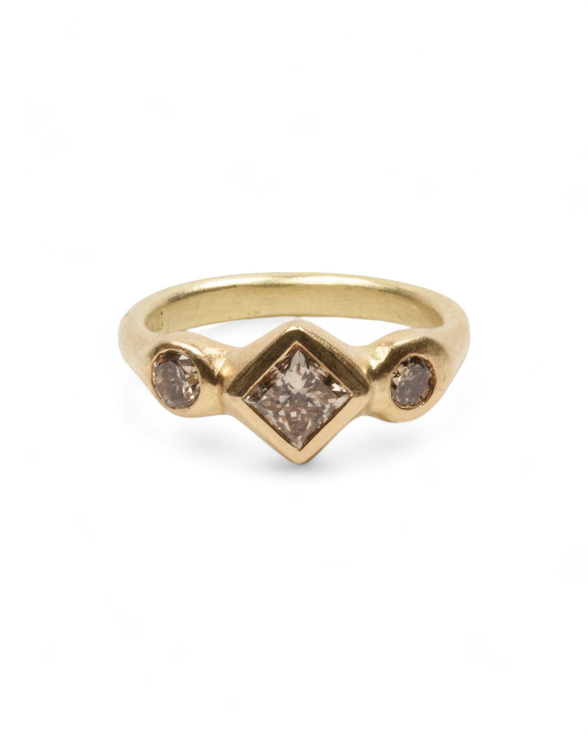 750 Goldring mit Diamanten - Goldschmiede Krack - Trauringe & Unikatschmuck aus Deidesheim