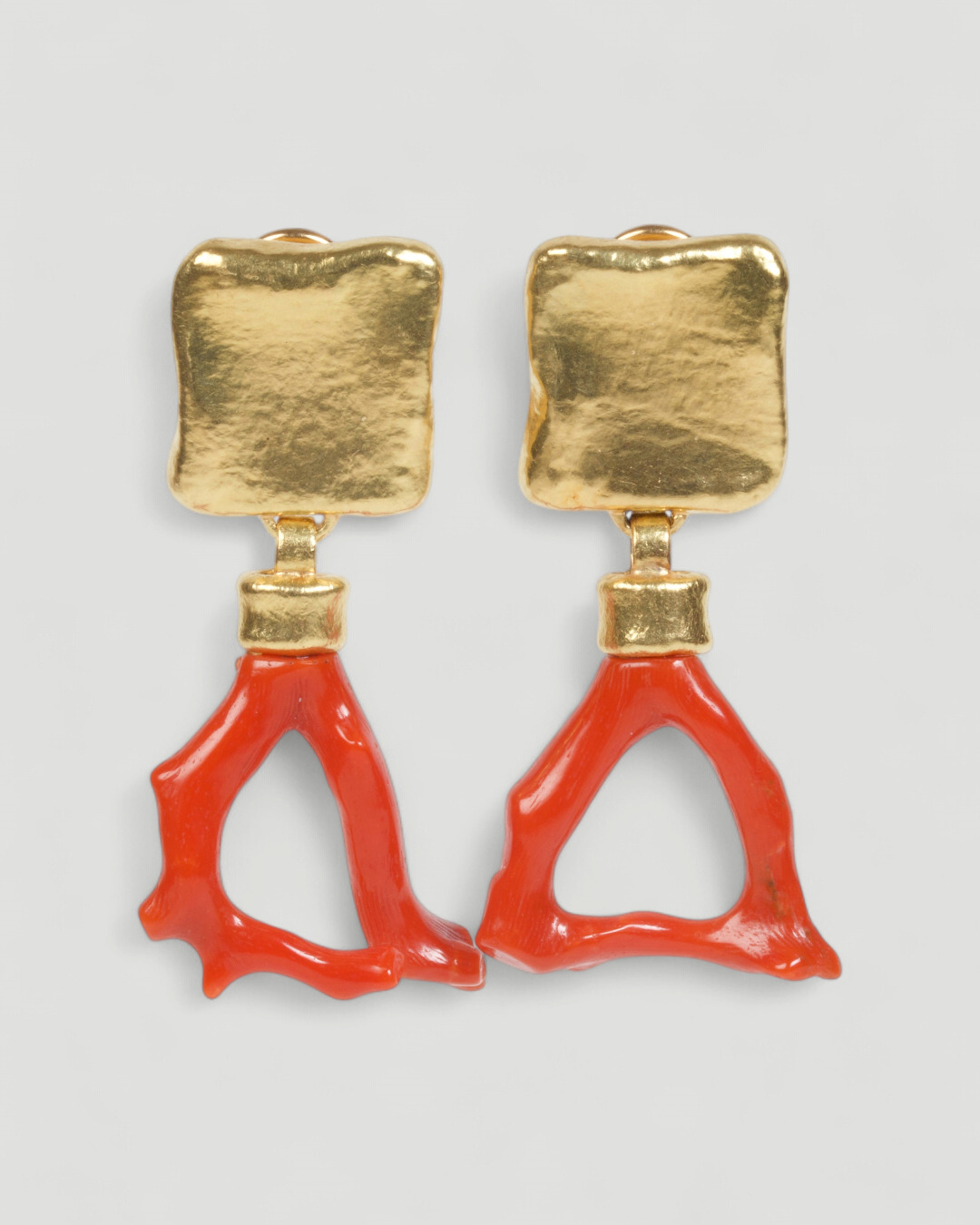 750 Gold Ohrschmuck mit roter Koralle, 20,95 ct, Gesamtansicht von vorn