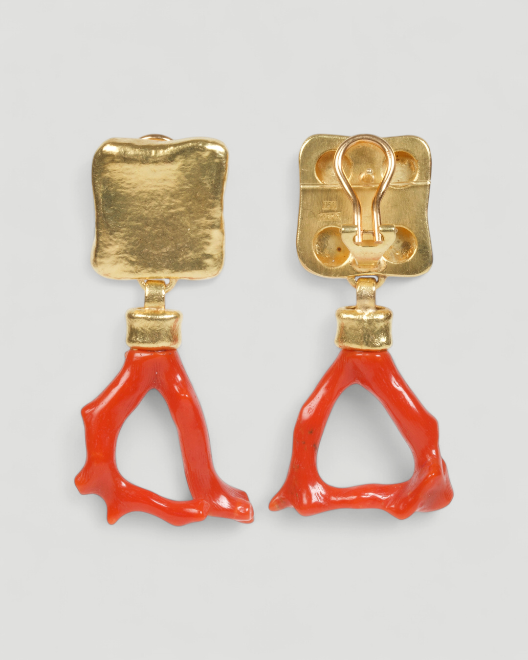 750 Gold Ohrschmuck mit roter Koralle, Rückseite mit Clip und Stift