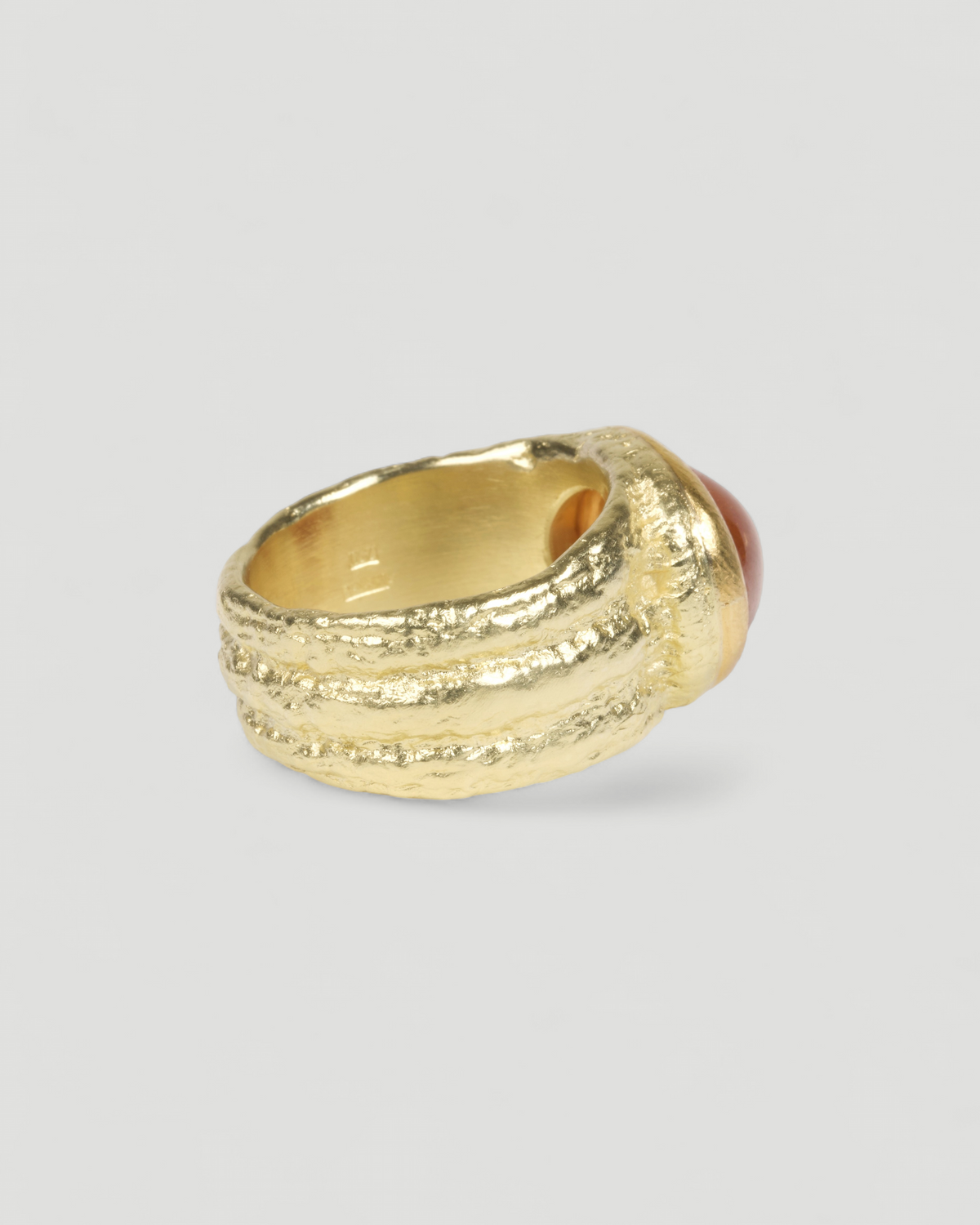 750 Goldring mit Mandarin-Granat, Rückansicht der dreifach gegliederten Ringschiene