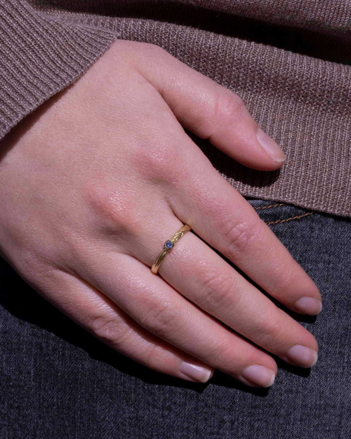 Bark 750 Gelbgold Ring mit blauem Saphir (0,06 ct)