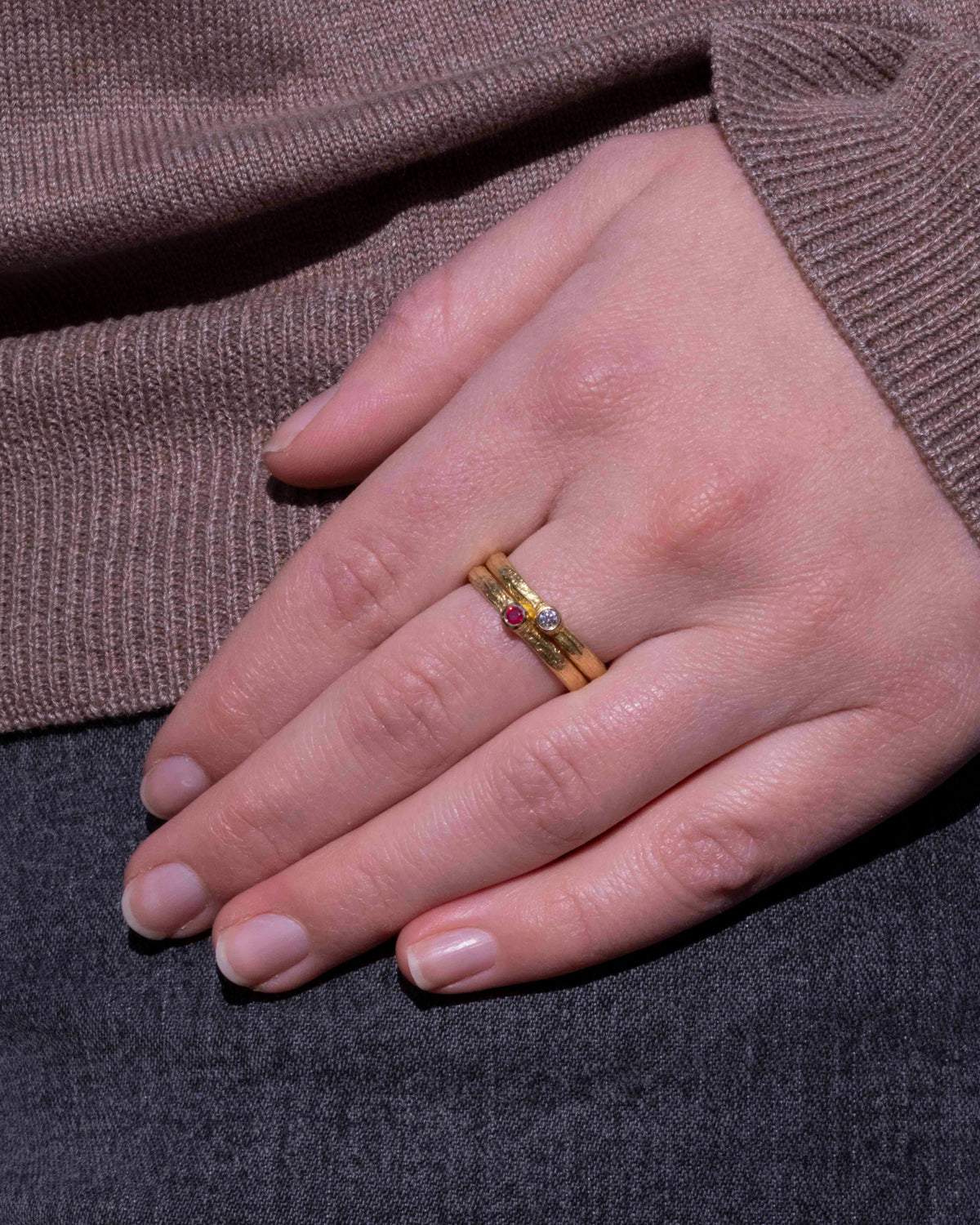 Bark 750 Gelbgold Ring mit rotem Rubin (0,06 ct)