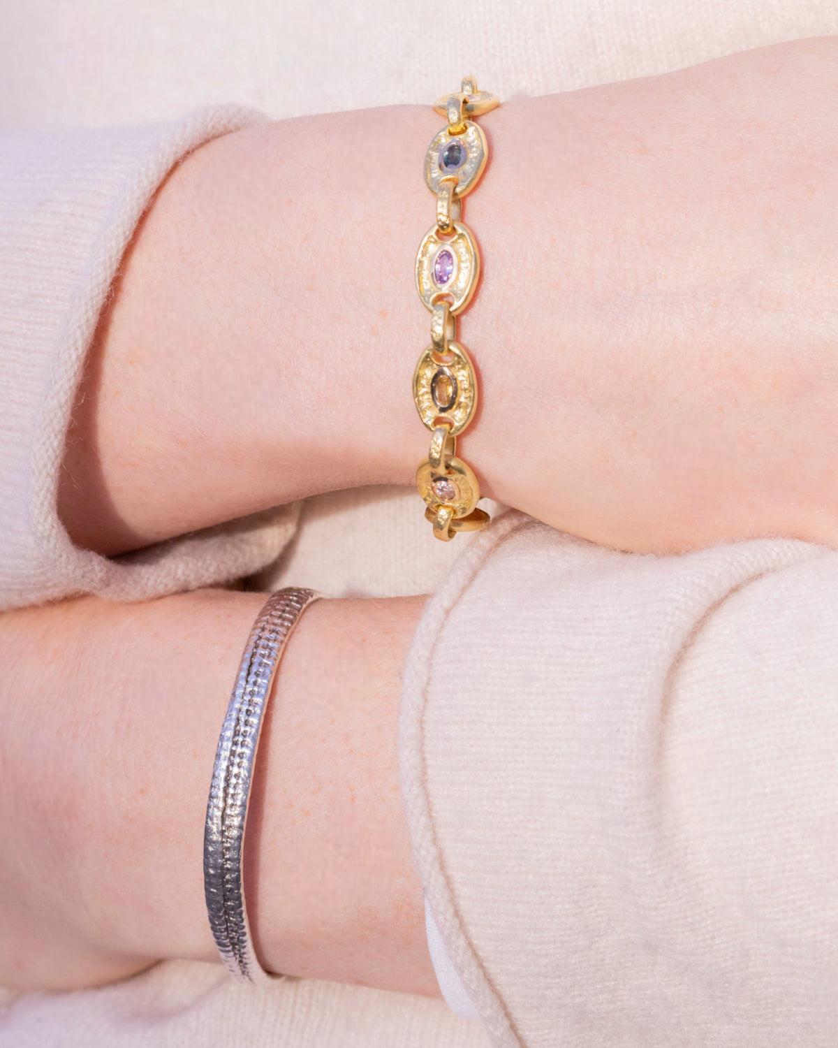 750 Gold-Gliederarmband mit bunten Saphiren (zus. 2,75 ct) - Goldschmiede Krack - Trauringe & Unikatschmuck aus Deidesheim