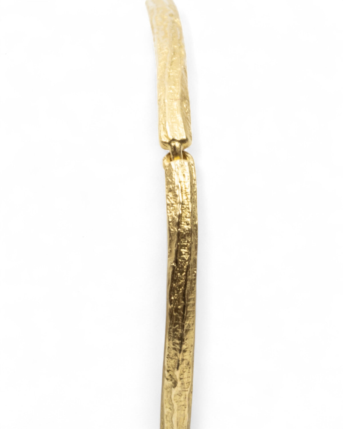 750 Goldarmband mit "Bark" Struktur - Goldschmiede Krack - Trauringe & Unikatschmuck aus Deidesheim