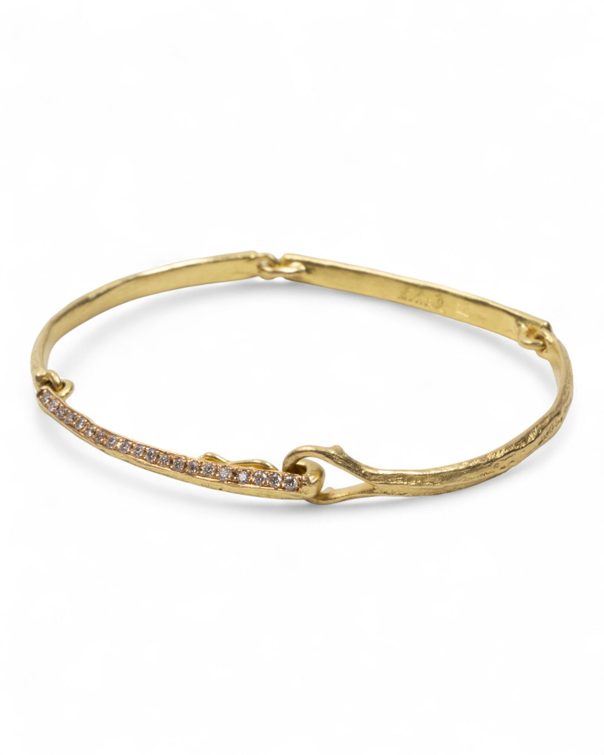 750 Goldarmband mit "Bark" Struktur und Brillanten - Goldschmiede Krack - Trauringe & Unikatschmuck aus Deidesheim