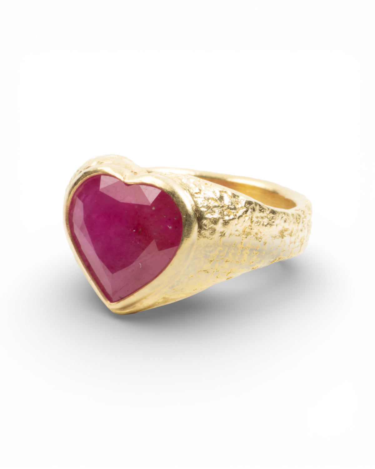 Herzring aus 750 Gold mit rotem Rubin 7.34 ct - Goldschmiede Krack - Trauringe & Unikatschmuck aus Deidesheim