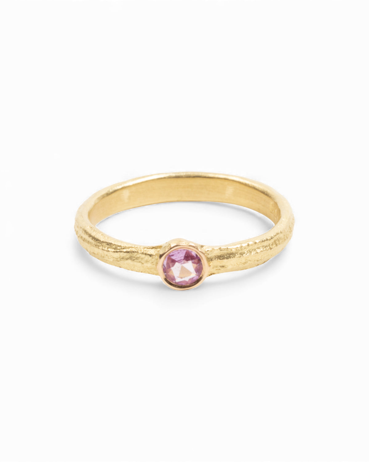 Filigraner 750 Goldring mit pinkfarbenem Saphir (0.23 ct)