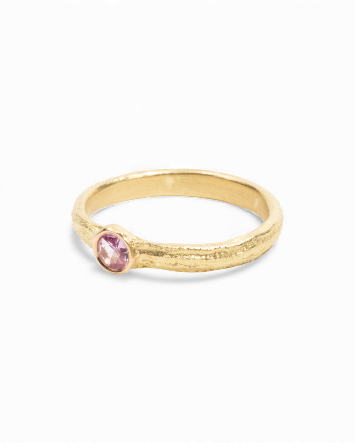 Filigraner 750 Goldring mit pinkfarbenem Saphir (0.23 ct)