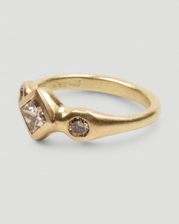 750 Goldring mit Diamanten