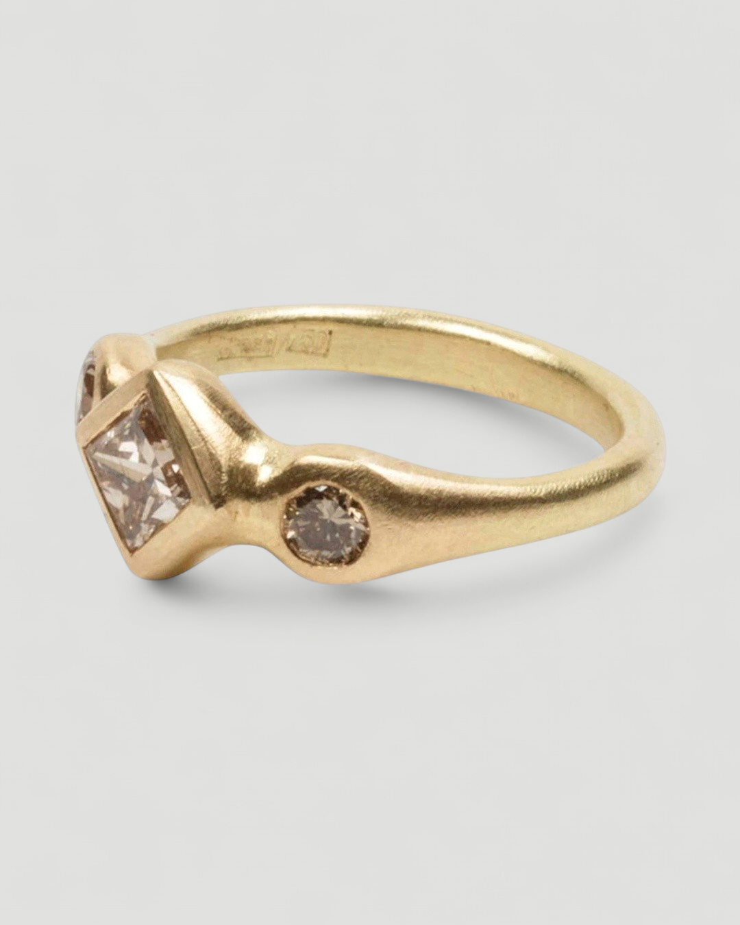 750 Goldring mit Diamanten - Goldschmiede Krack