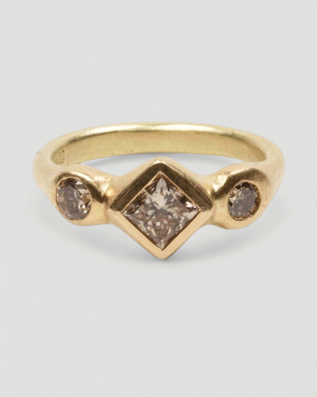 750 Goldring mit Diamanten - Goldschmiede Krack