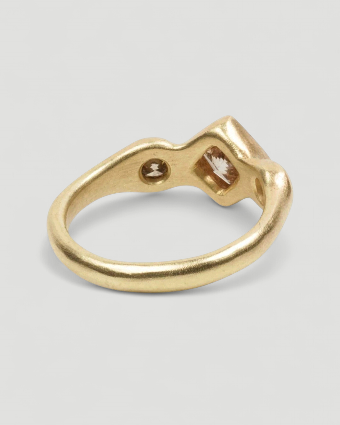 750 Goldring mit Diamanten - Goldschmiede Krack