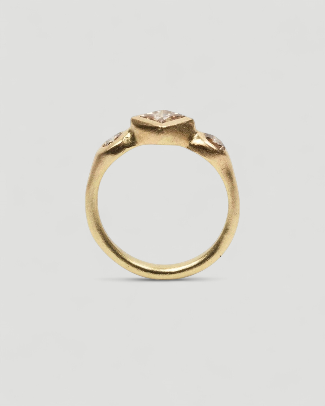 750 Goldring mit Diamanten - Goldschmiede Krack