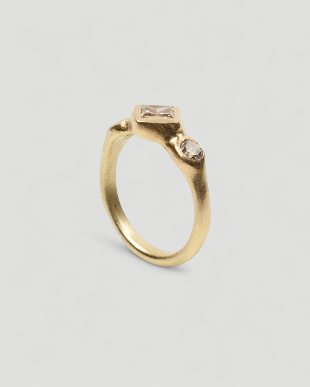 750 Goldring mit Diamanten - Goldschmiede Krack