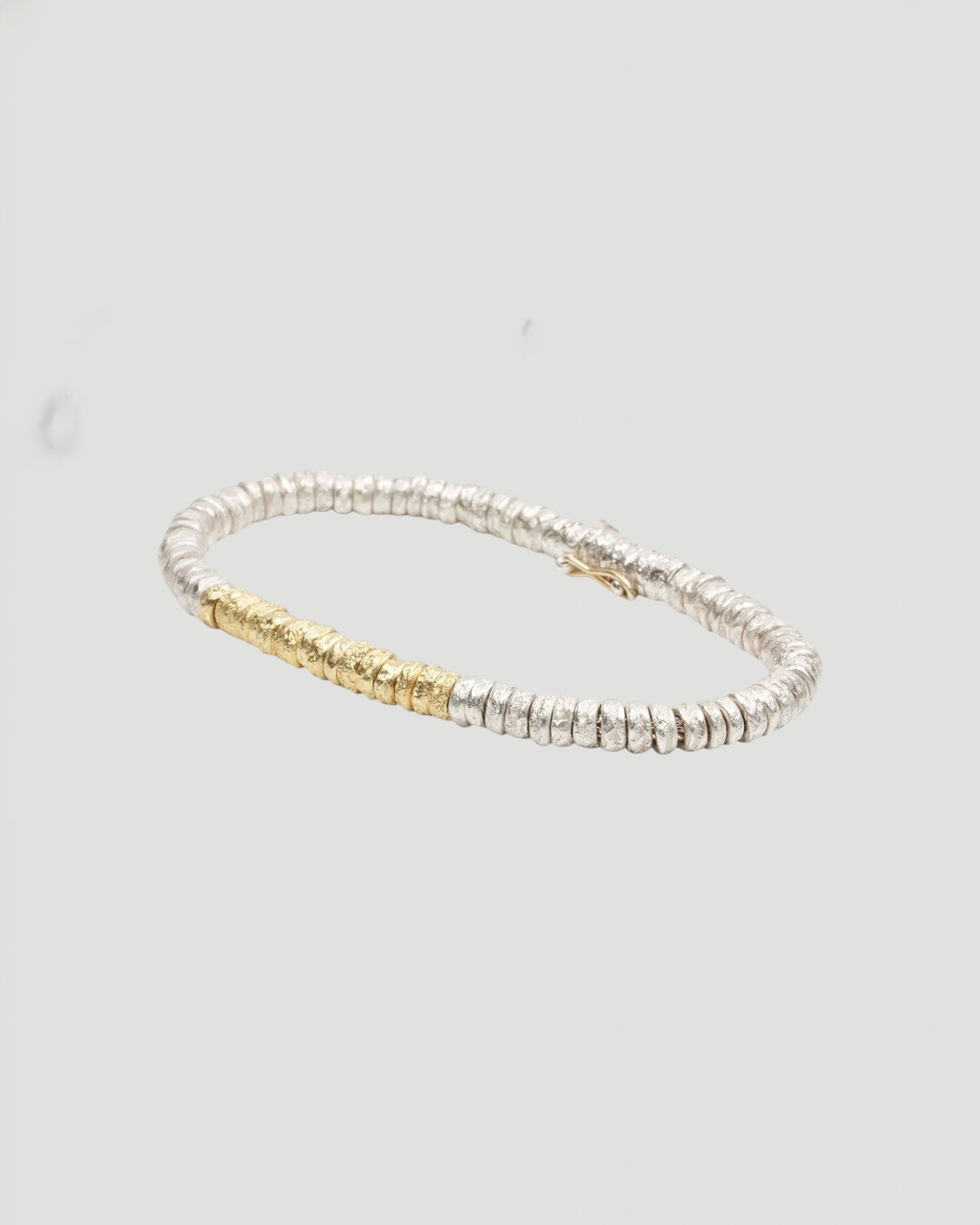 Nugget Eyelets Bracelet aus 925 Silber und 750 Gold - Goldschmiede Krack