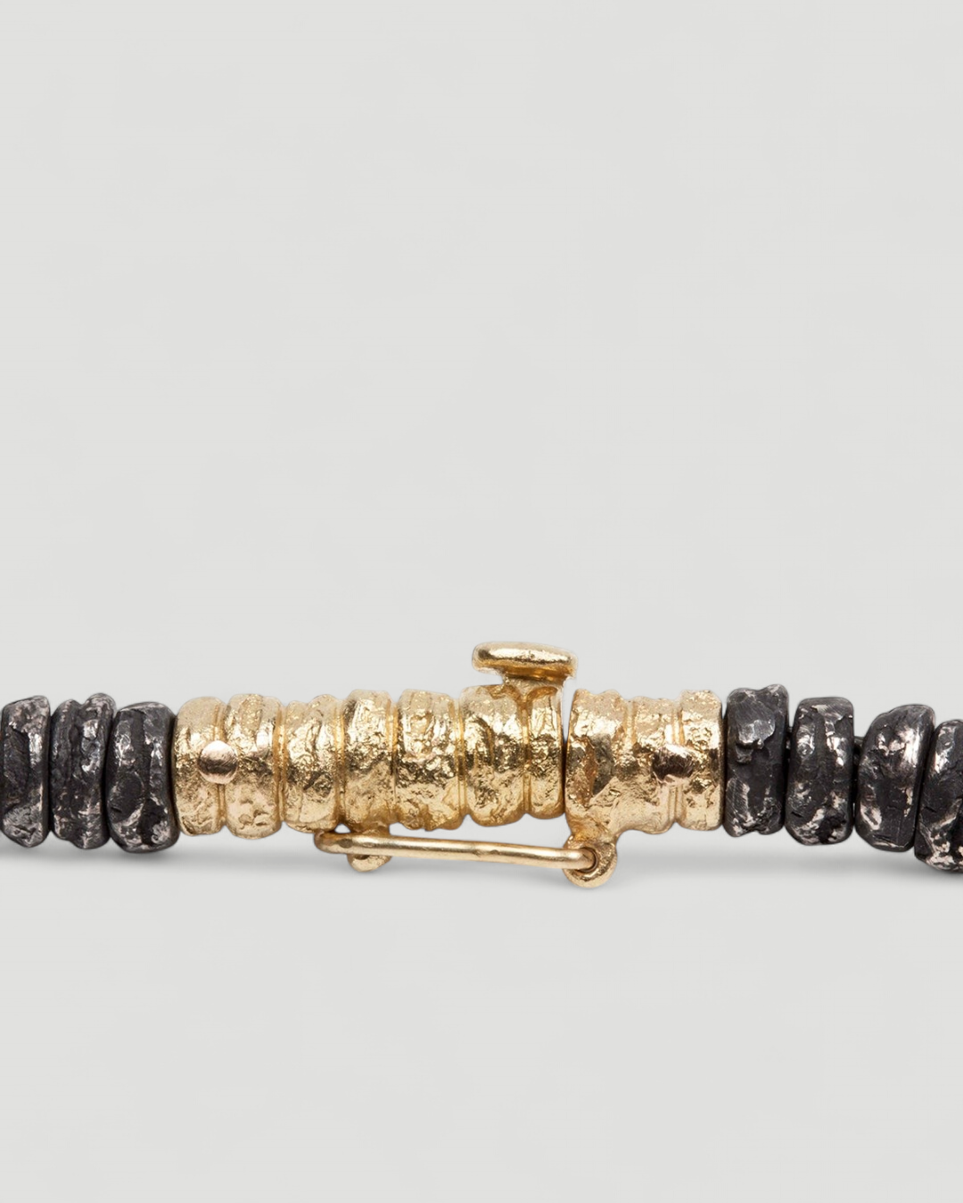 Old Nugget Eyelets Bracelet aus 925 Silber und 750 Gold - Goldschmiede Krack