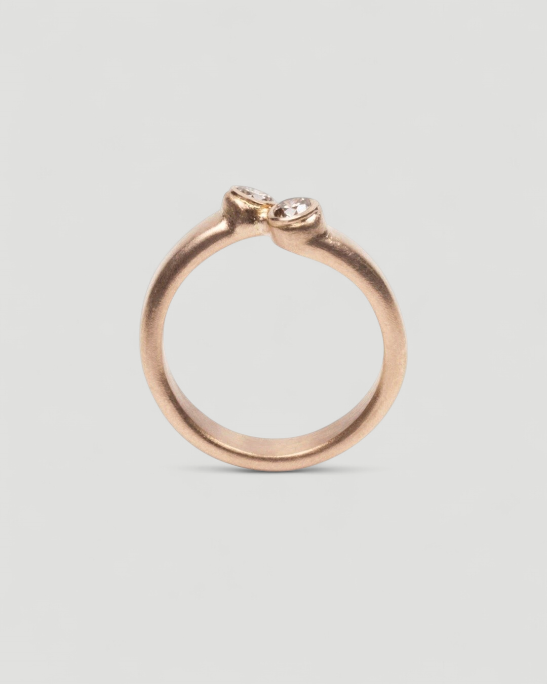 750 Rotgoldring mit braunen Vintage Brillanten - Goldschmiede Krack