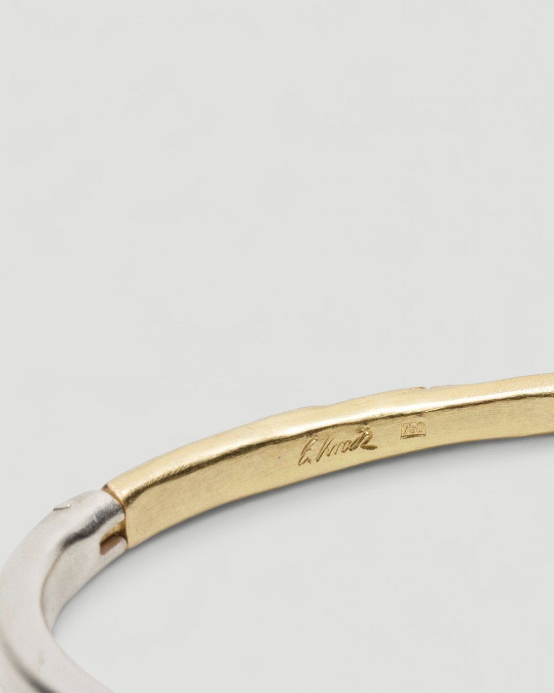 925 Silberarmreif mit strukturierten 750 Gold Verschluss - Goldschmiede Krack