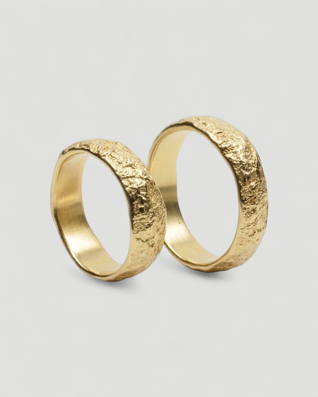 Gehämmerte 750 Gold Trauringe - Goldschmiede Krack