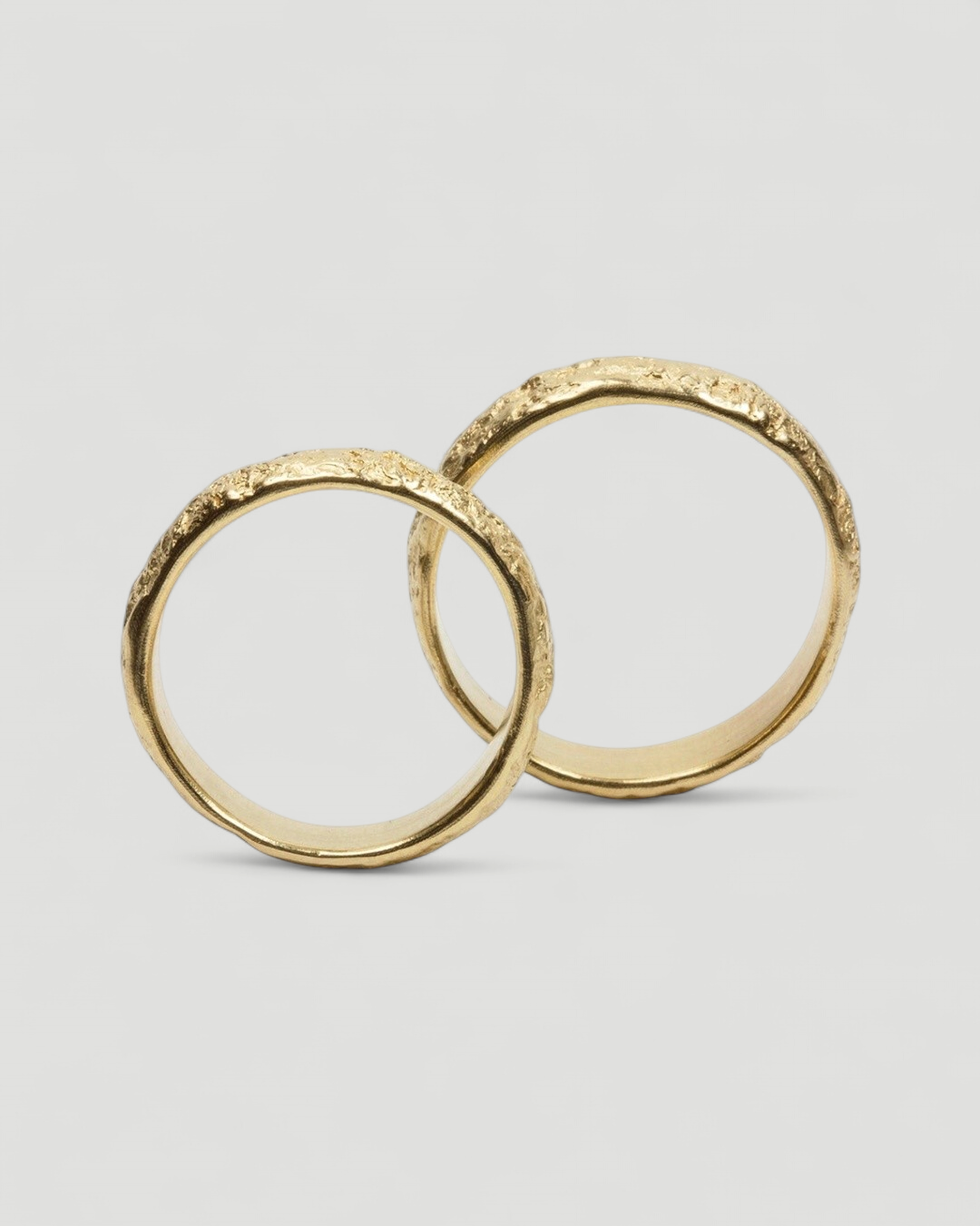 Gehämmerte 750 Gold Trauringe - Goldschmiede Krack