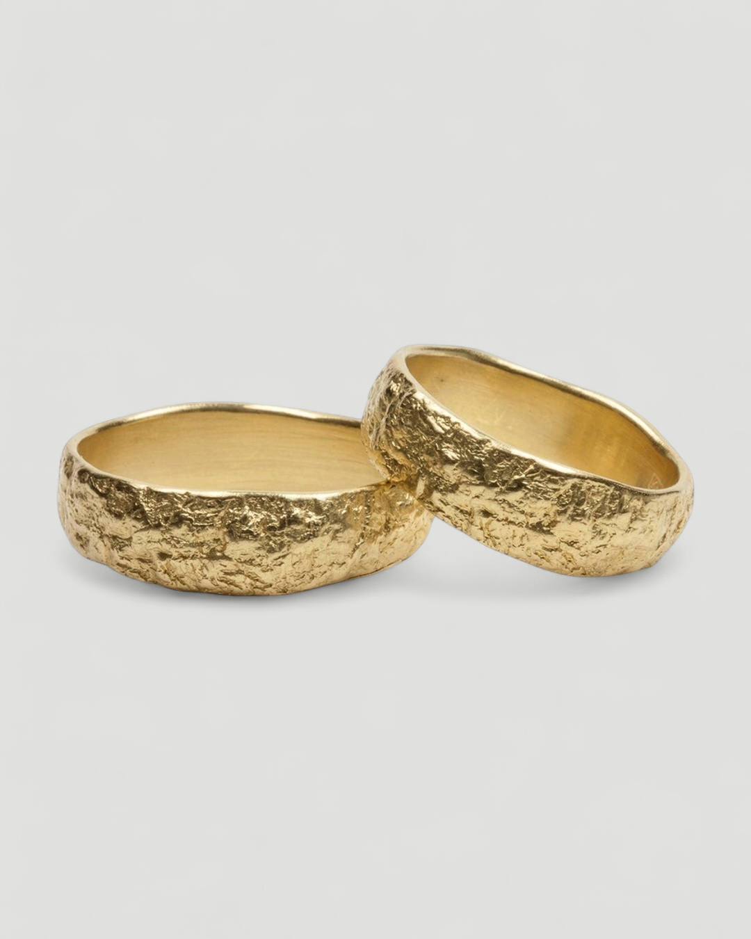 Gehämmerte 750 Gold Trauringe - Goldschmiede Krack