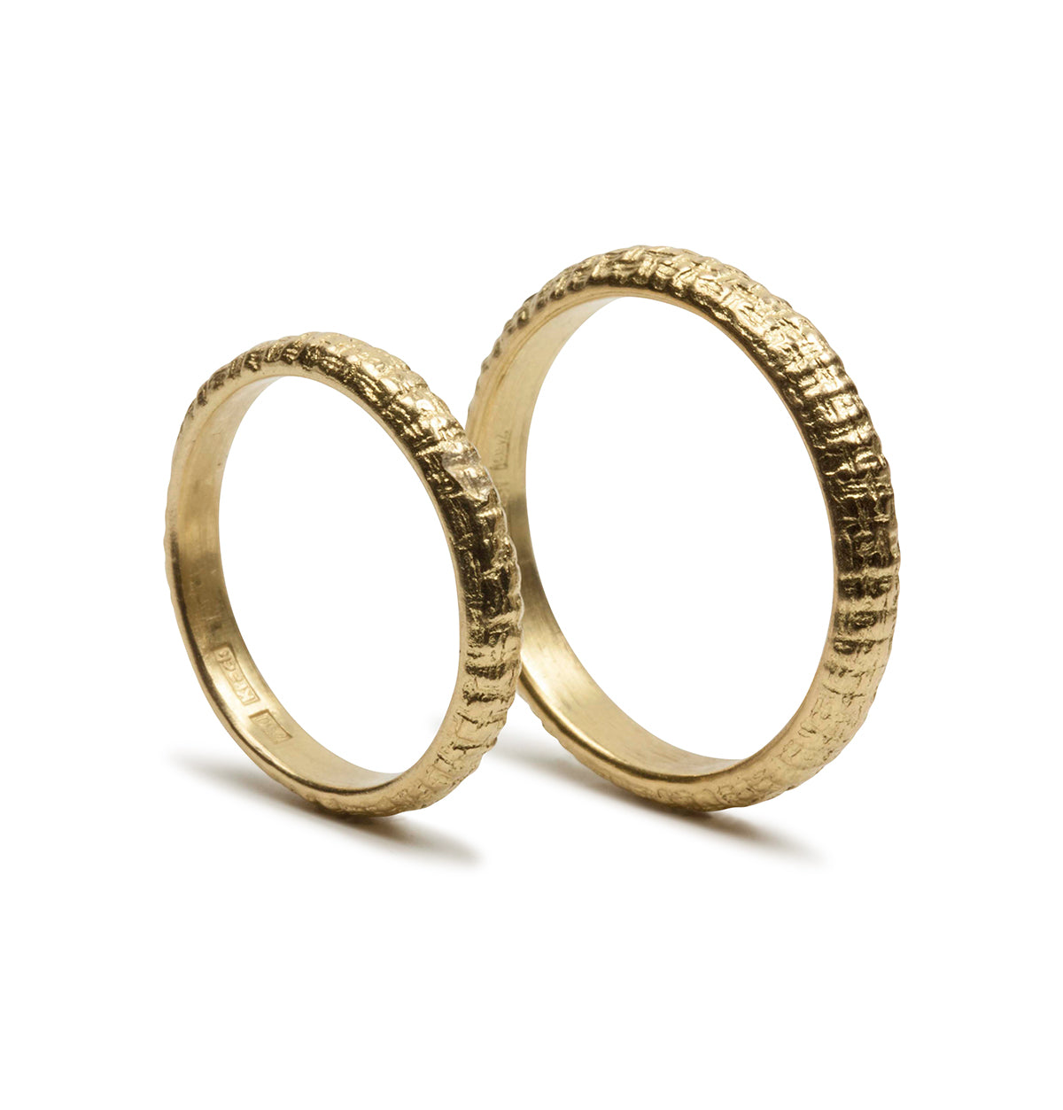 Filigraner 750 Gold Trauringe mit feinen Rillen - Goldschmiede Krack