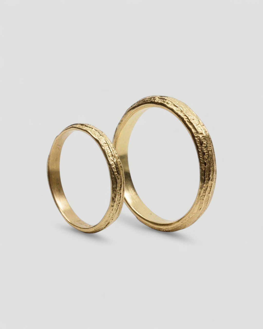 750 Gold Trauringe mit feiner Aststruktur - Goldschmiede Krack