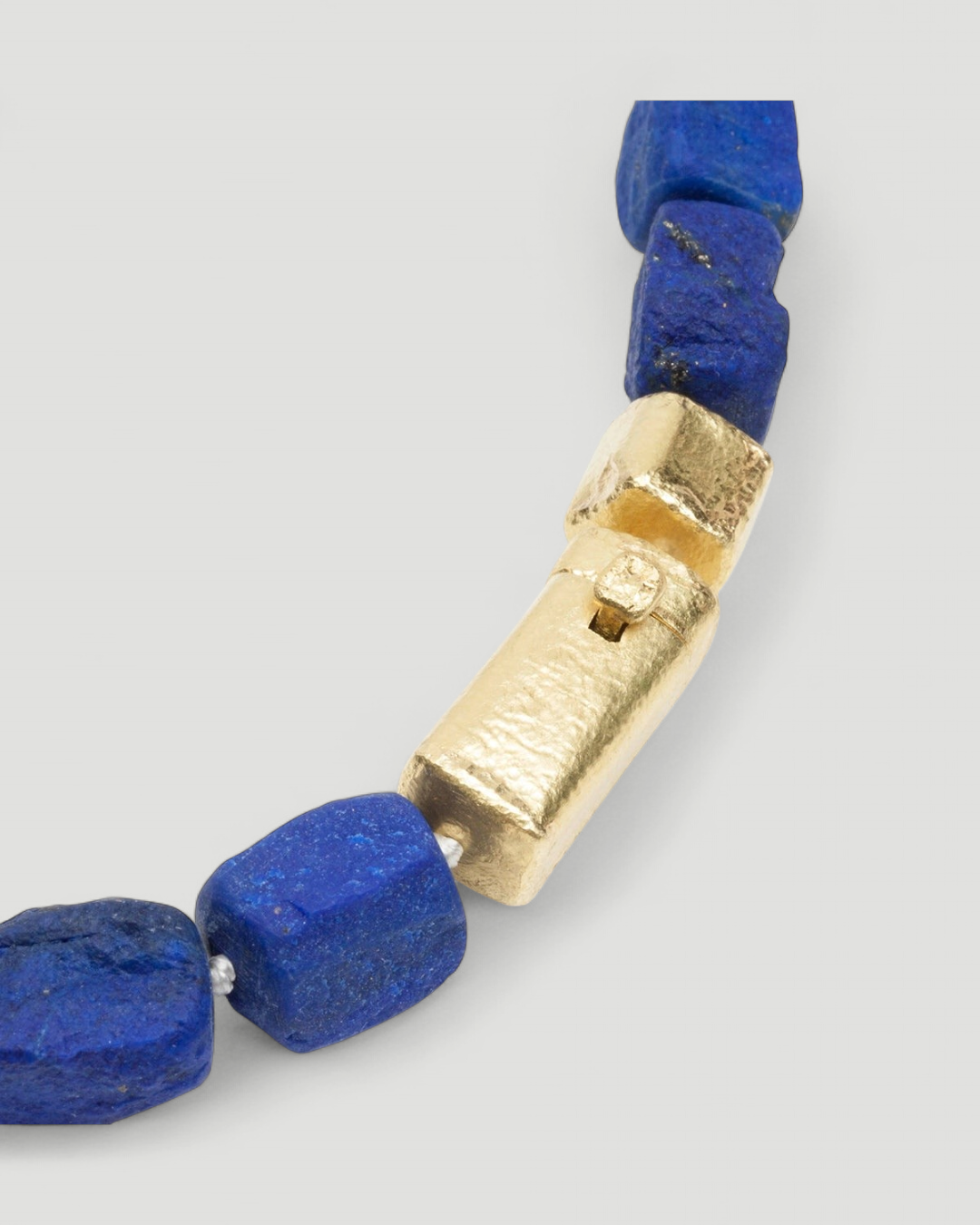 Große blaue Lapislazulikette mit 750 Goldelementen und passendem Goldverschluss - Goldschmiede Krack