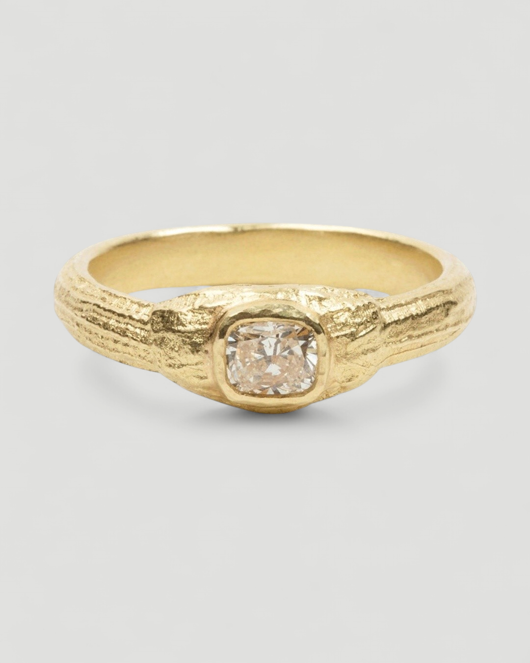 750 Goldring mit Cushion Diamant und GIA-Zertifikat - Goldschmiede Krack