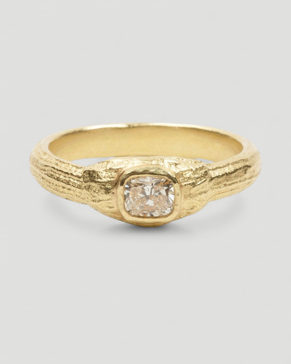 750 Goldring mit Cushion Diamant und GIA-Zertifikat