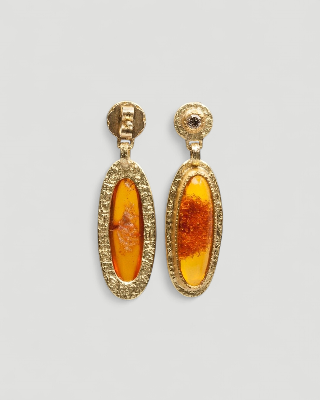 750 Goldohrstecker mit braunem Brillant und Bernstein - Goldschmiede Krack