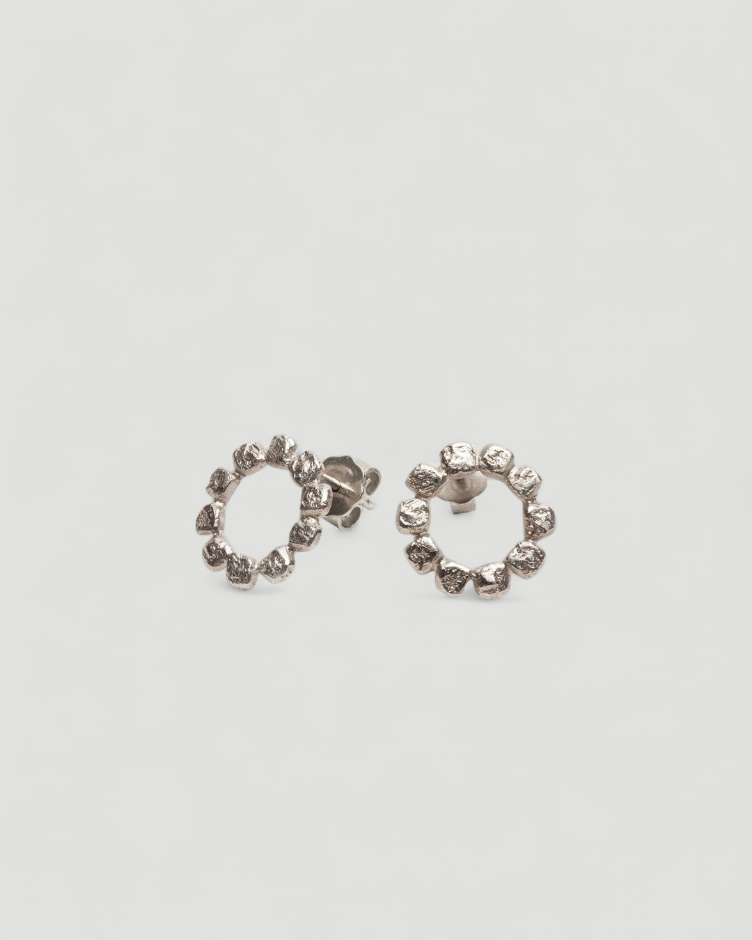 Zarter Kreis-Ohrschmuck aus 950 Platin - Goldschmiede Krack