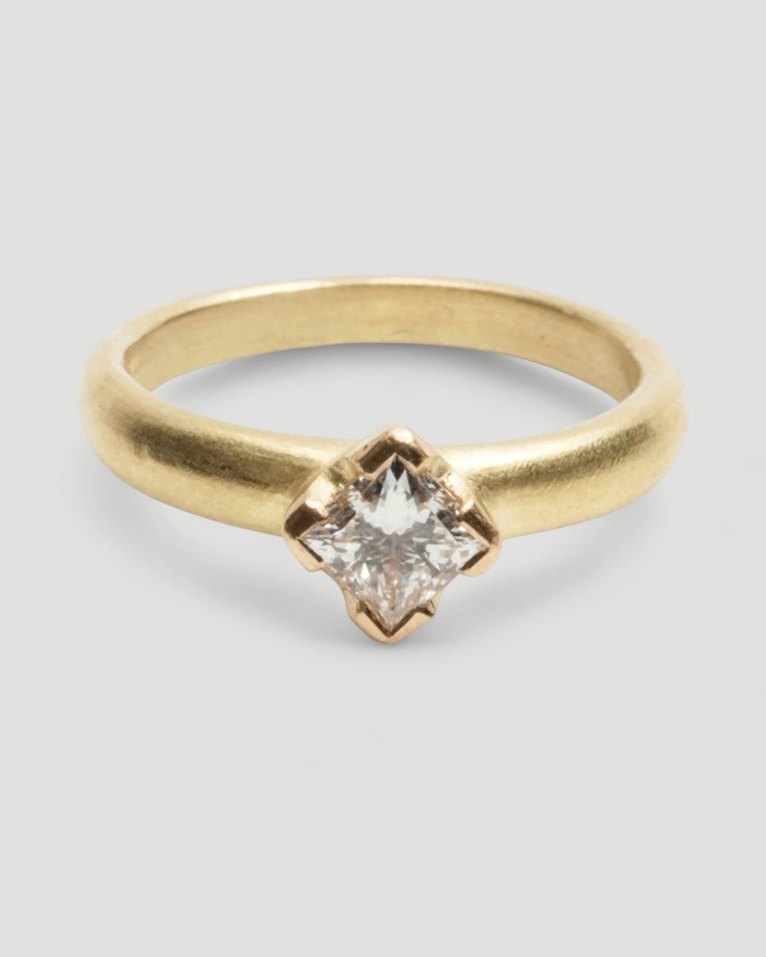 750 Gelbgoldring mit 0,54 ct Princess Diamant - Goldschmiede Krack