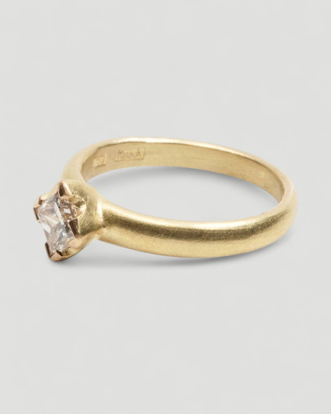 750 Gelbgoldring mit 0,54 ct Princess Diamant - Goldschmiede Krack