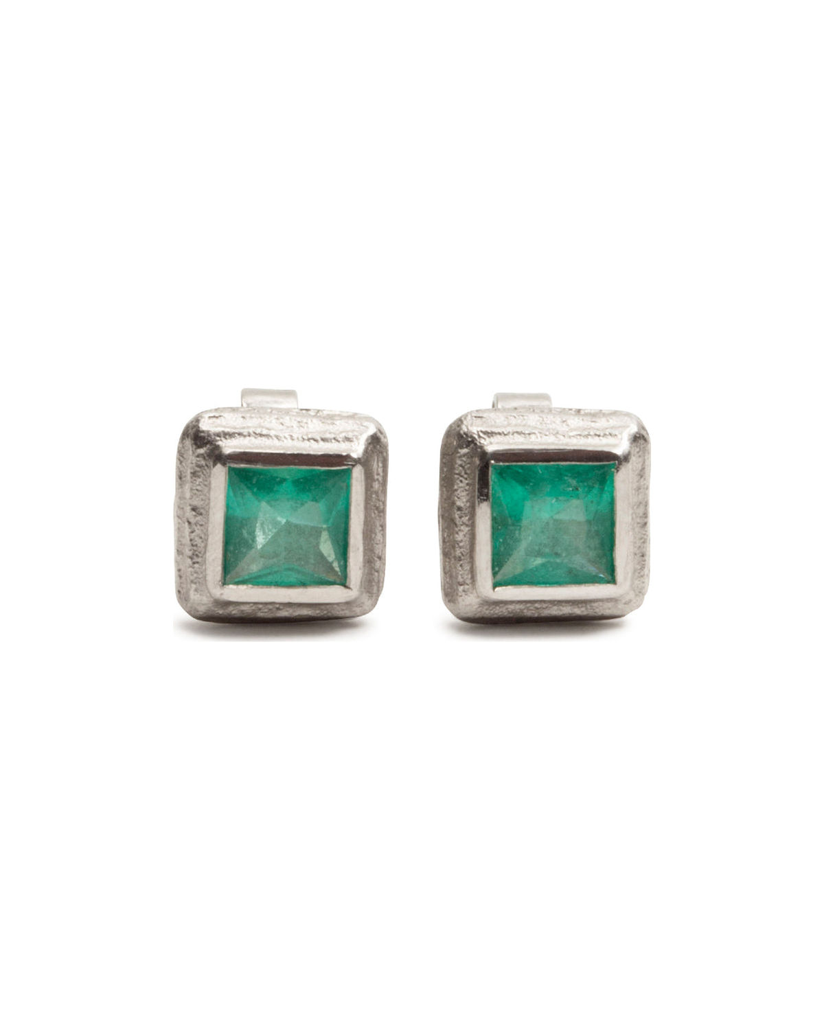 Eckige 950 Platin Ohrstecker mit grünen Smaragden - Goldschmiede Krack - Trauringe & Unikatschmuck aus Deidesheim