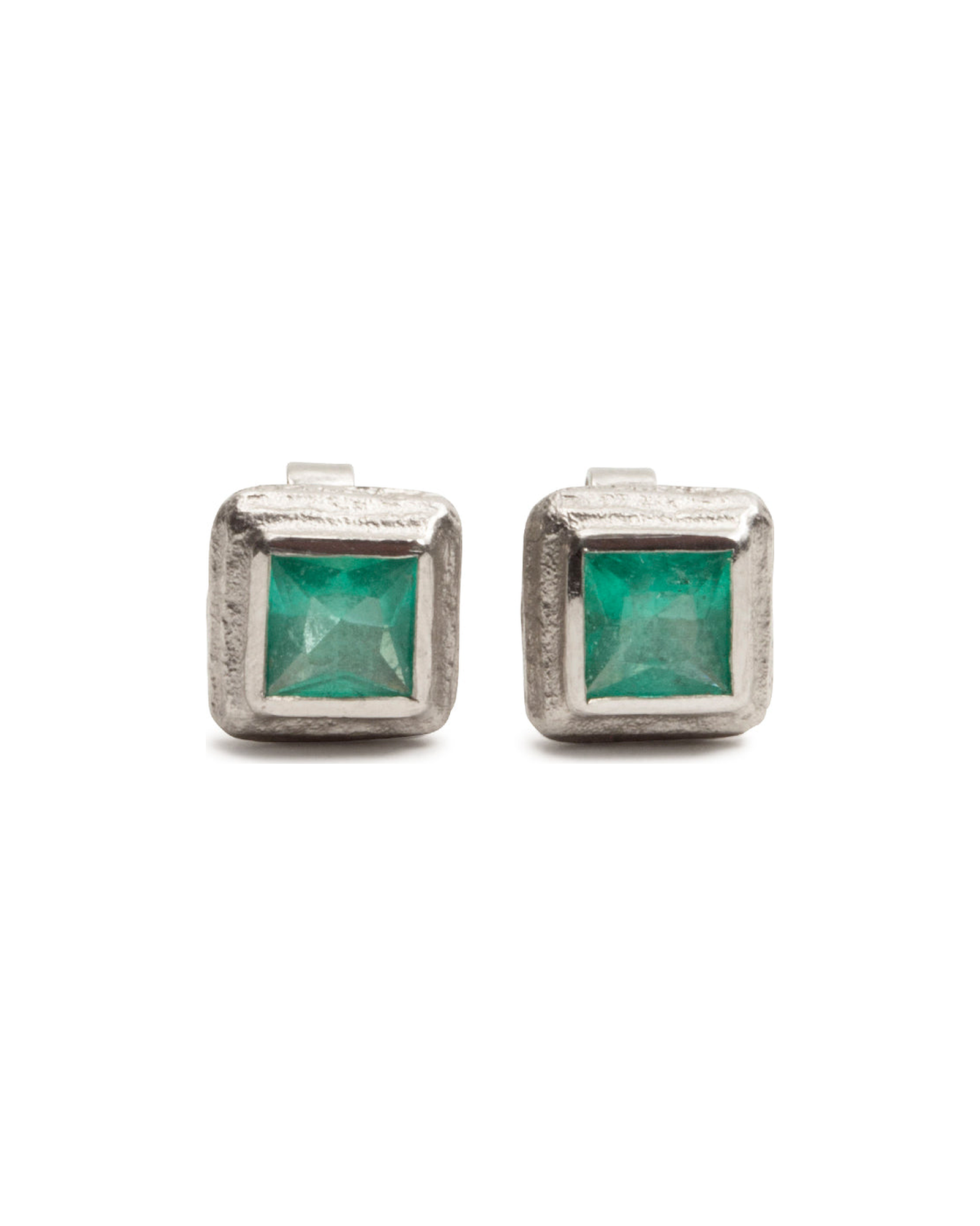 Eckige 950 Platin Ohrstecker mit grünen Smaragden - Goldschmiede Krack - Trauringe & Unikatschmuck aus Deidesheim