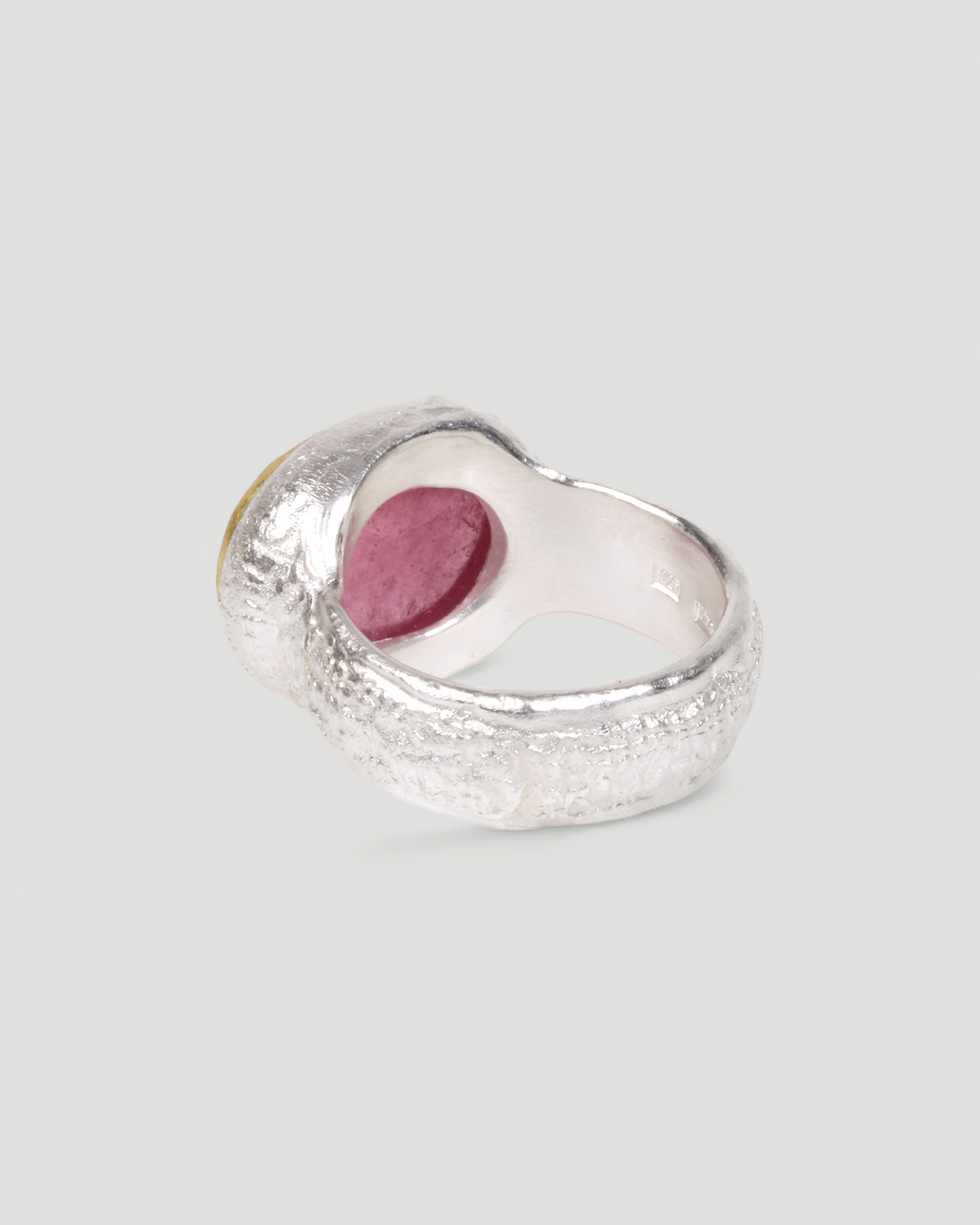 925 Silberring mit pinkem Turmalin, Blick in die Ringschiene mit Stempel