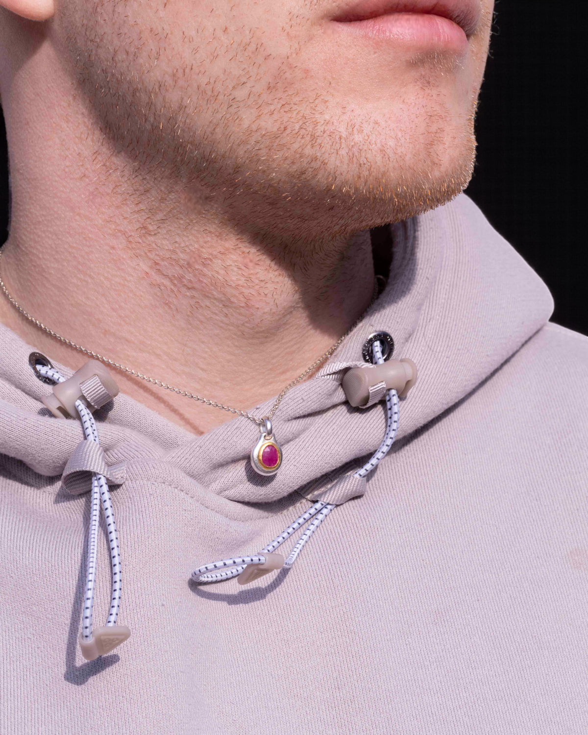 Rubin-Anhänger aus 925 Silber mit Goldfassung - Bundle mit Kette - Goldschmiede Krack - Trauringe & Unikatschmuck aus Deidesheim