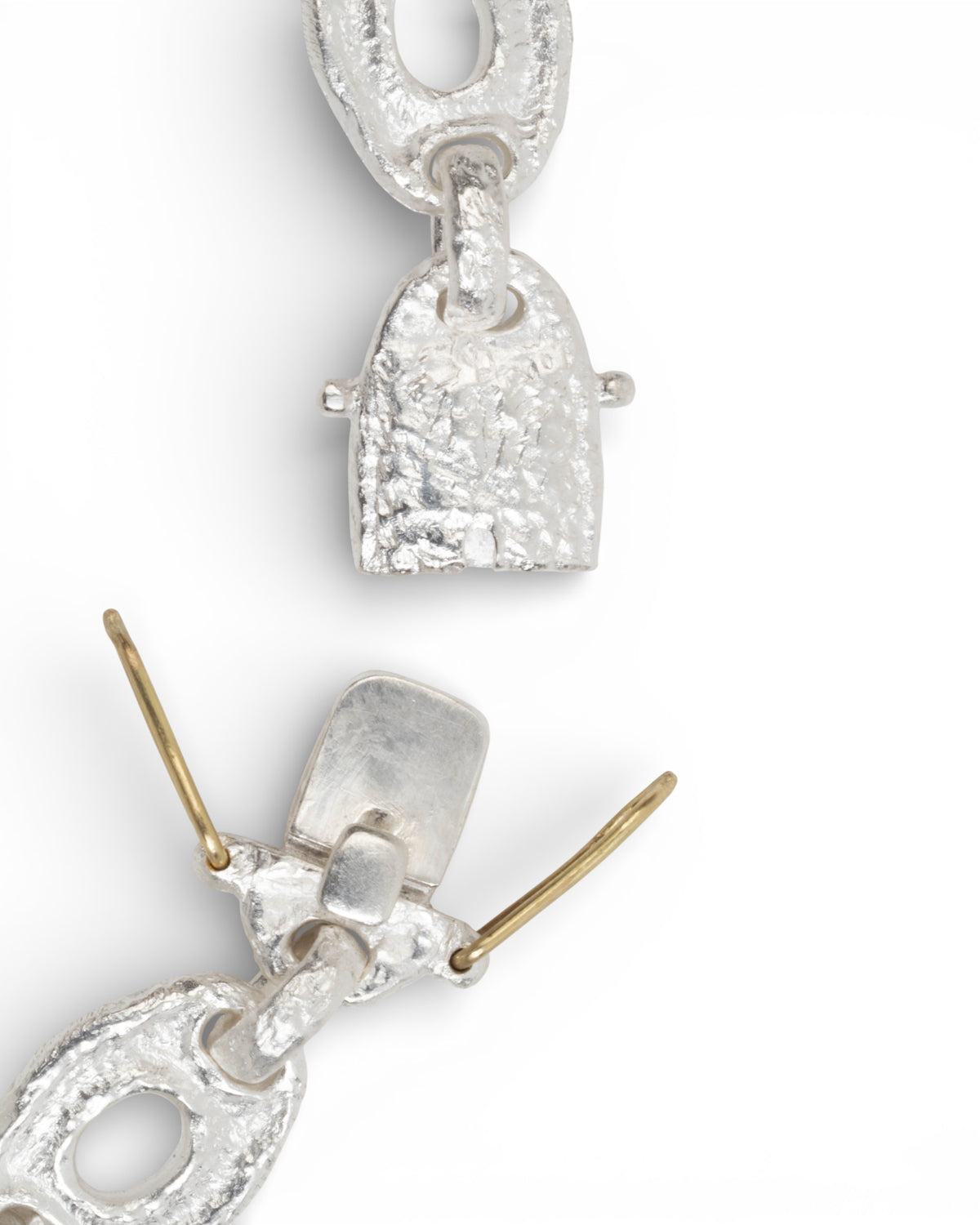925 Silber Armband mit Nugget-Struktur und 750 Gelbgold - Goldschmiede Krack - Trauringe & Unikatschmuck aus Deidesheim