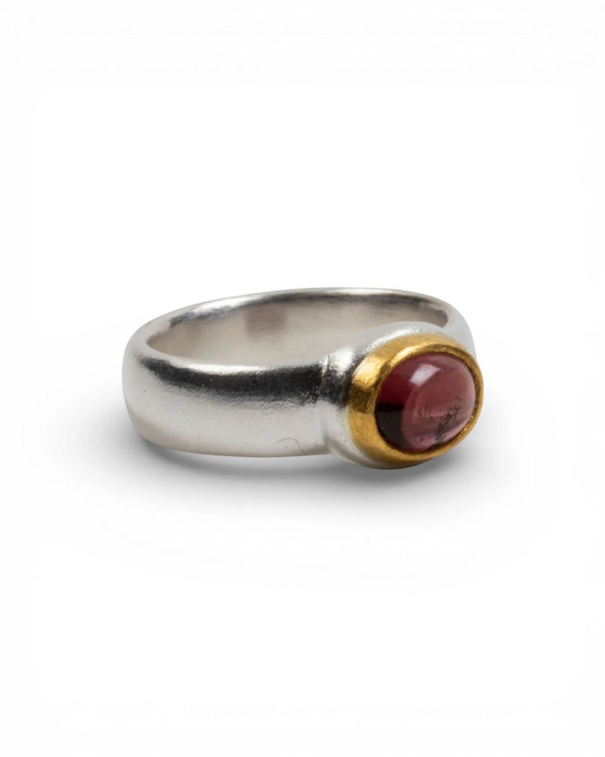 925 Silberring mit rotem Turmalin (2.34 ct) und 999 Feingold-Fassung - Goldschmiede Krack - Trauringe & Unikatschmuck aus Deidesheim
