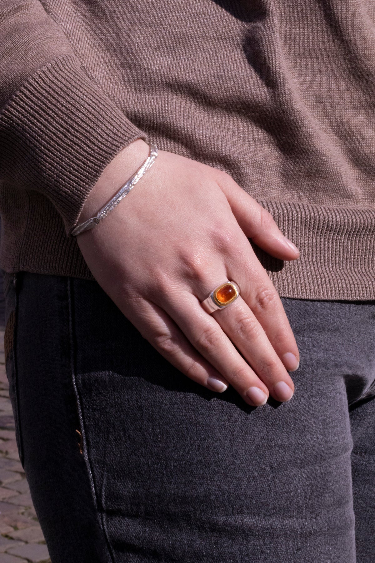 925 Silberring mit Mandarin-Granat (6,51 ct) und 999 Feingold-Fassung - Goldschmiede Krack - Trauringe & Unikatschmuck aus Deidesheim