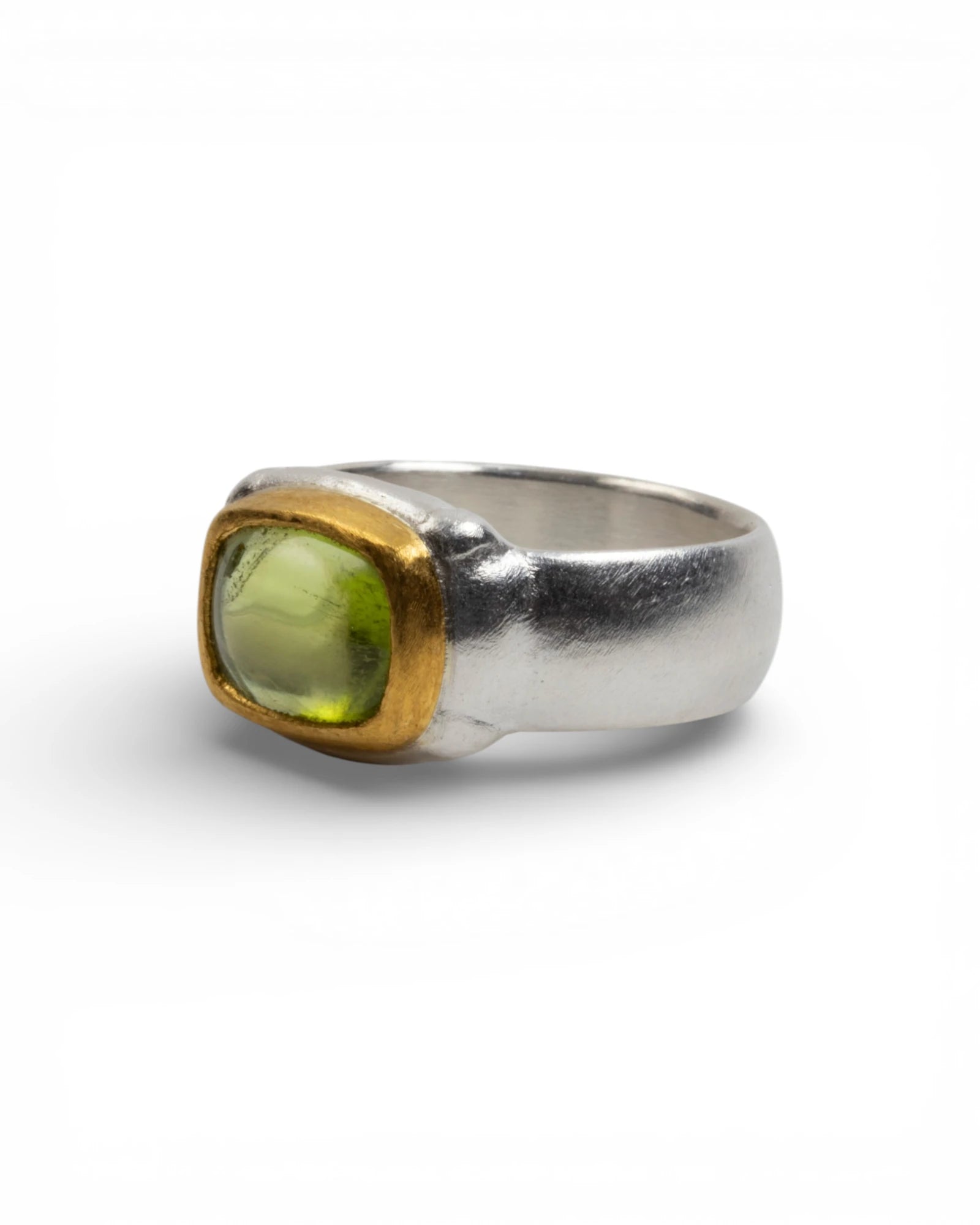 925 Silberring mit grünem Peridot (4,88 ct) und 999 Feingold-Fassung - Goldschmiede Krack - Trauringe & Unikatschmuck aus Deidesheim
