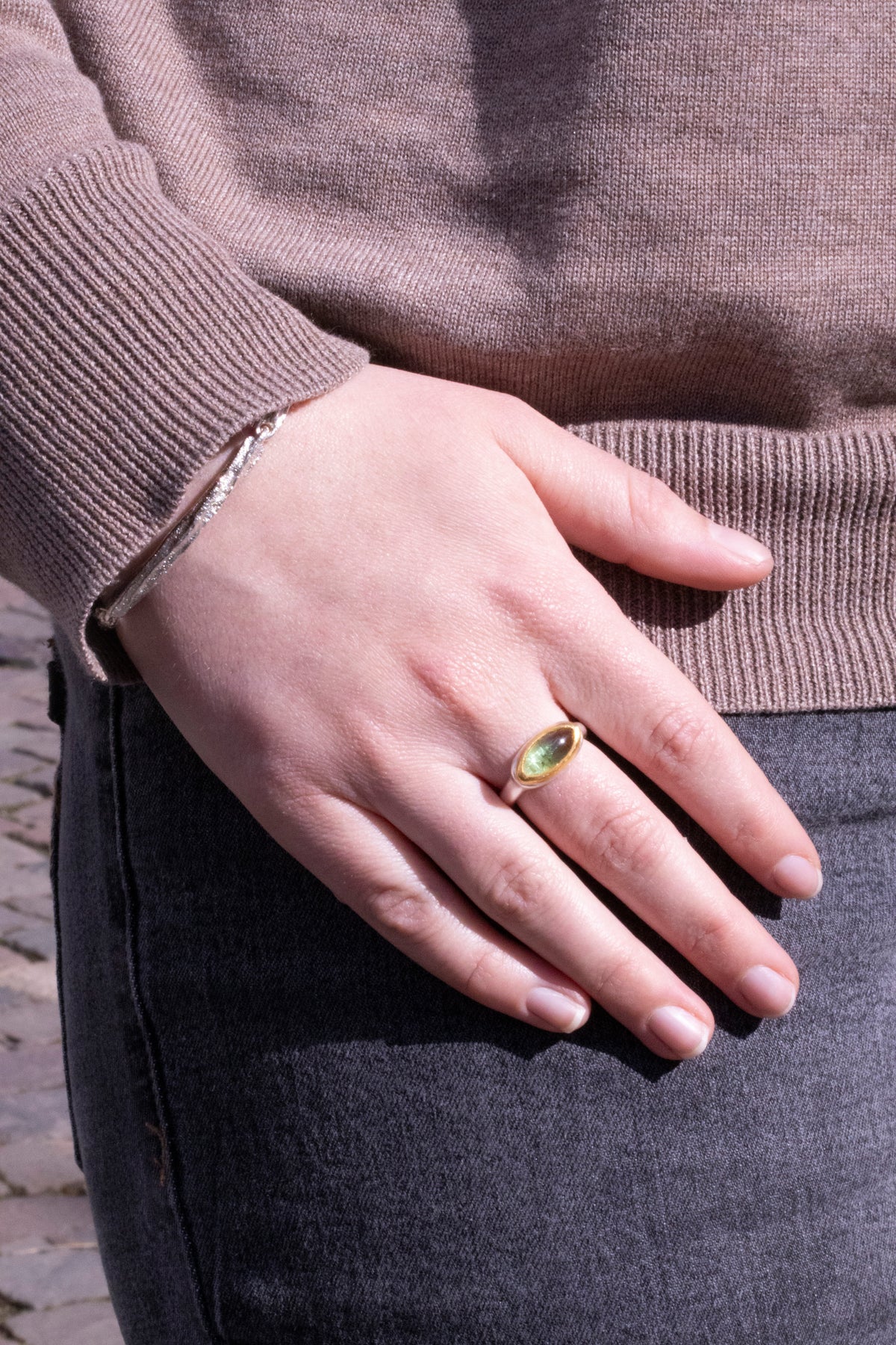 925 Silberring mit grünem Turmalin (3,35 ct) und 999 Feingold-Fassung - Goldschmiede Krack - Trauringe & Unikatschmuck aus Deidesheim