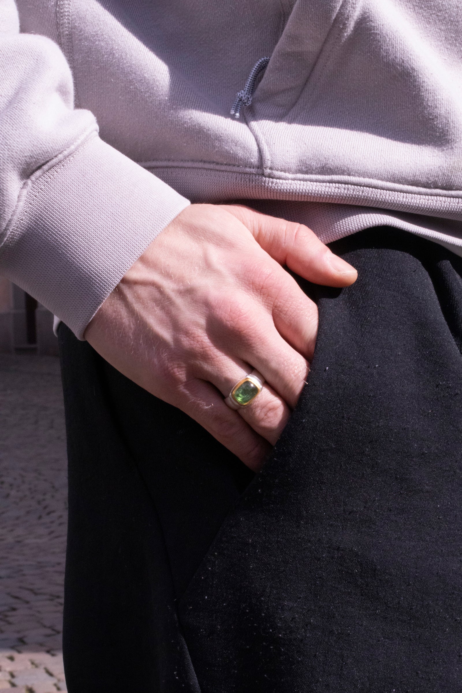 925 Silberring mit grünem Turmalin (5,1 ct) und 999 Feingold-Fassung - Goldschmiede Krack - Trauringe & Unikatschmuck aus Deidesheim